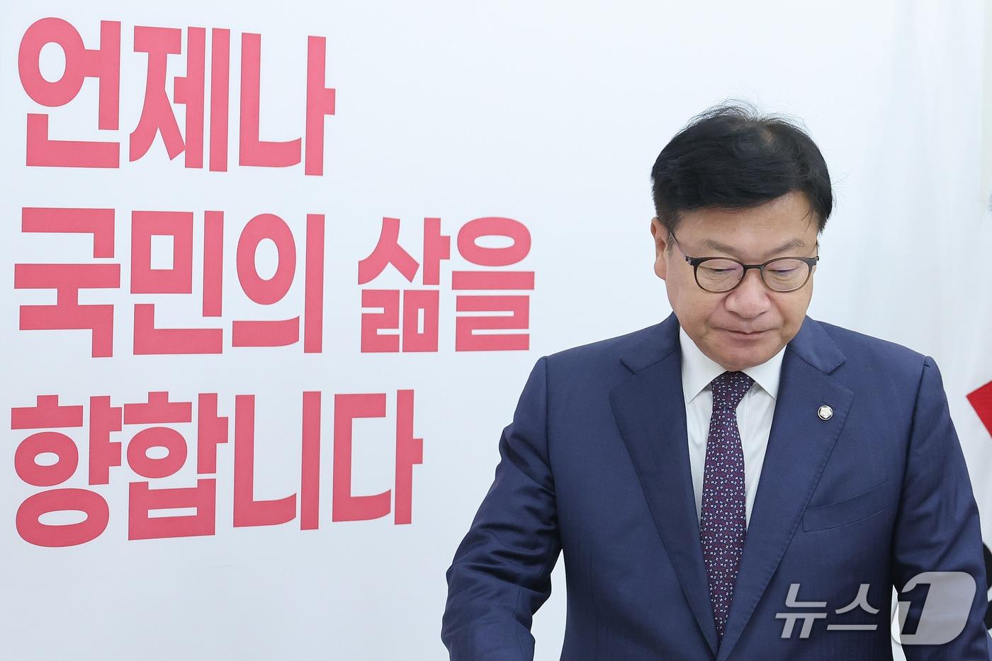 본문 이미지 - 정점식 국민의힘 원내대표가 11일 서울 여의도 국회에서 열린 국정감사 현안 관련 기자간담회에 참석하고 있다. 2026.10.11 ⓒ 뉴스1 신웅수 기자