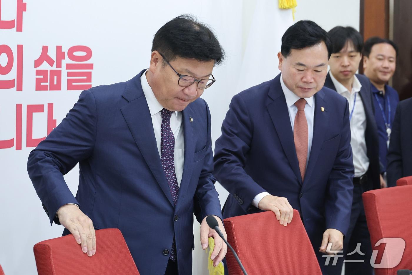 본문 이미지 - 정점식 국민의힘 원내대표가 11일 서울 여의도 국회에서 열린 국정감사 현안 관련 기자간담회에 참석하고 있다. 2026.10.11 ⓒ 뉴스1 신웅수 기자