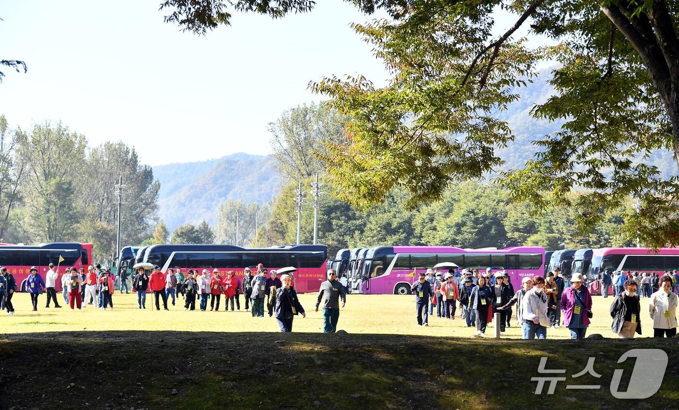 본문 이미지 - 화천 찾은 서울 노원구 산악회 회원들.(화천군 제공. 재판매 및 DB 금지)