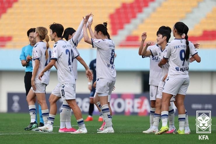 본문 이미지 - W코리아컵 결승에 진출한 수원FC 위민 선수단. (대한축구협회 제공. 재판매 및 DB 금지)