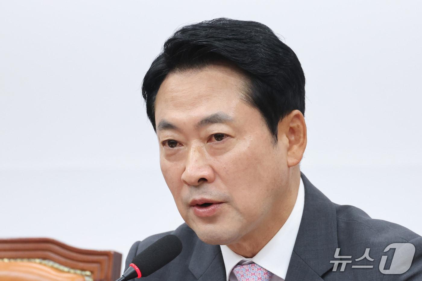 본문 이미지 - 장동혁 국민의힘 대표가 12일 서울 여의도 국회에서 열린 최고위원회의에서 발언하고 있다. 2026.10.12 ⓒ 뉴스1 신웅수 기자