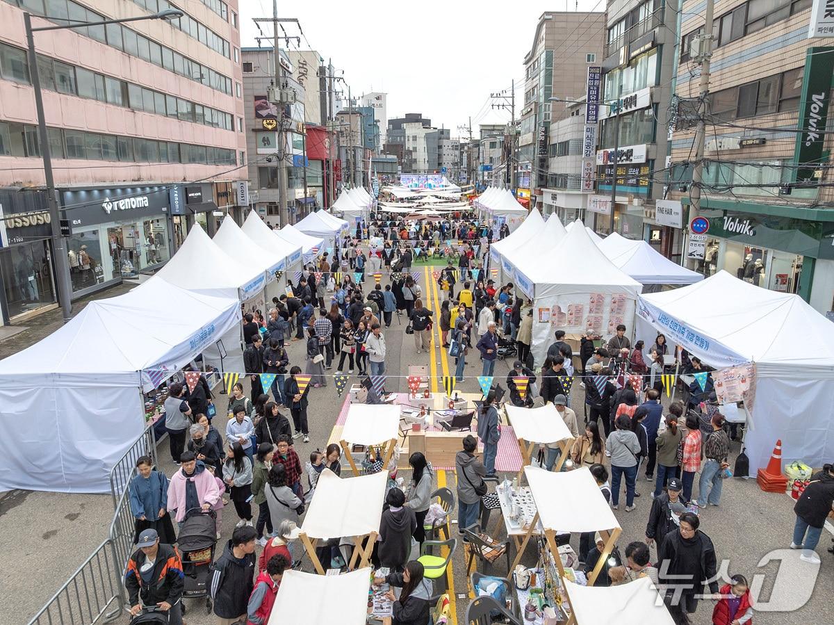 본문 이미지 - 지난 '목동로데오 패션거리 문화축제' 전경.(양천구 제공)