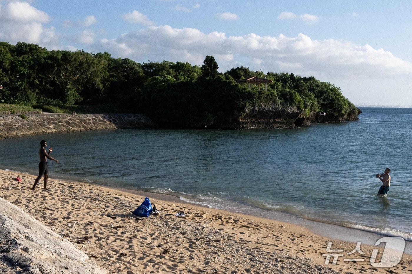 본문 이미지 - 일본 오키나와 도구치 해변(특정 기사 내용과는 무관한 자료사진) ⓒ AFP=뉴스1