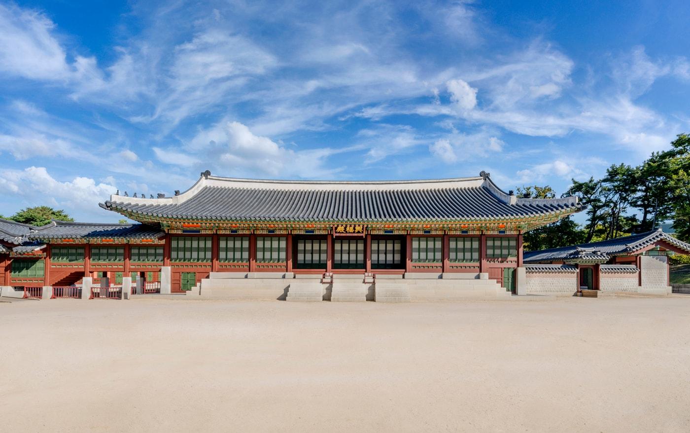 본문 이미지 - 경복궁 흥복전 전경(국가유산청 제공)