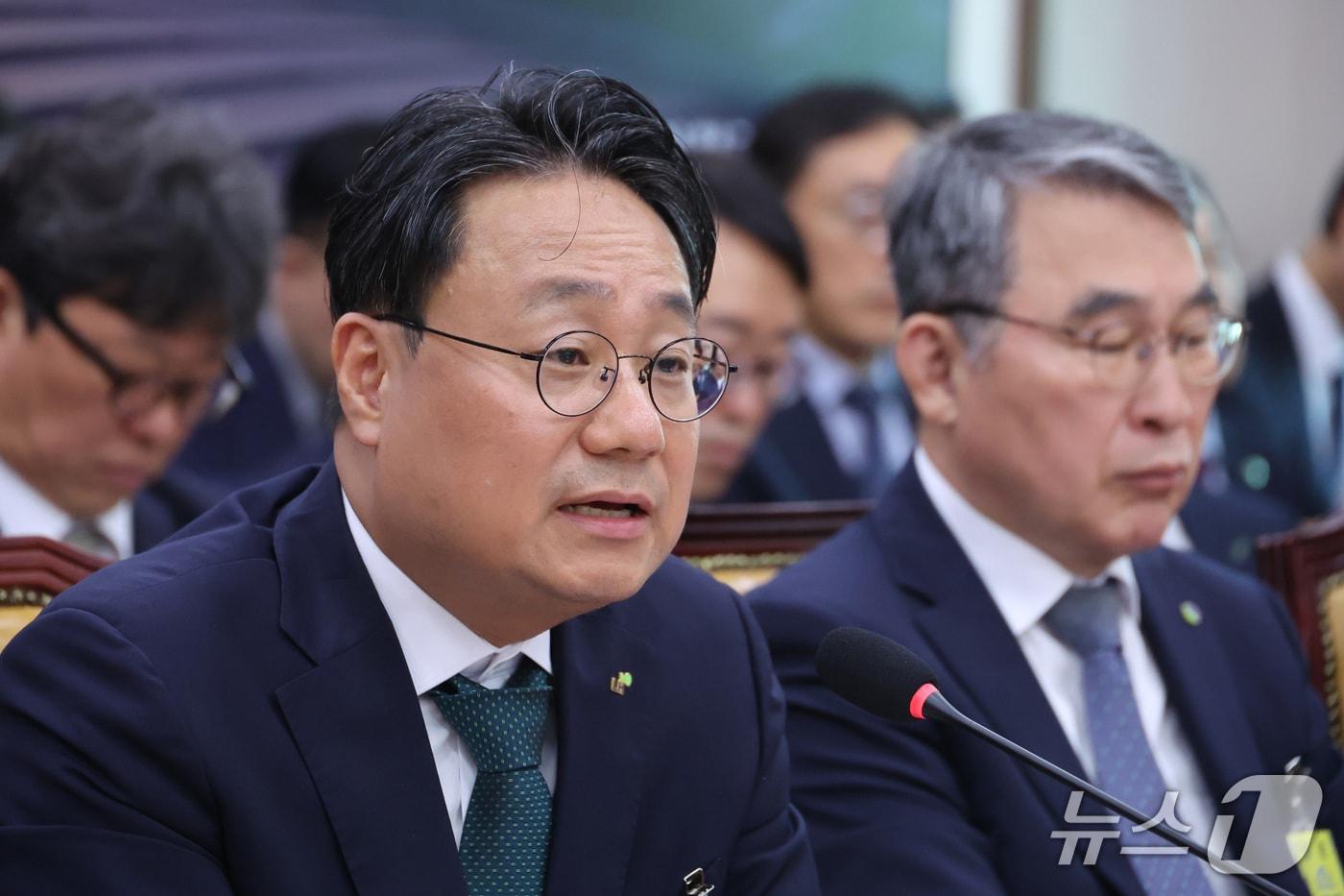 본문 이미지 - 이성훈 한국토지주택공사 사장이 12일 서울 여의도 국회에서 열린 국토교통위원회의 한국토지주택공사 등에 대한 국정감사에서 의원 질의에 답변하고 있다. 2026.10.12 ⓒ 뉴스1 신웅수 기자