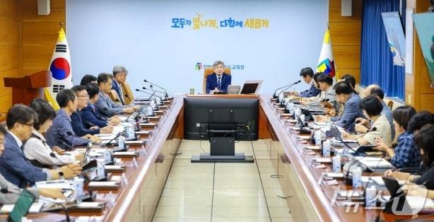 본문 이미지 - 전북교육청 주간회의 생중계 장면.(전북교육청 제공, 재판매 및 DB 금지).