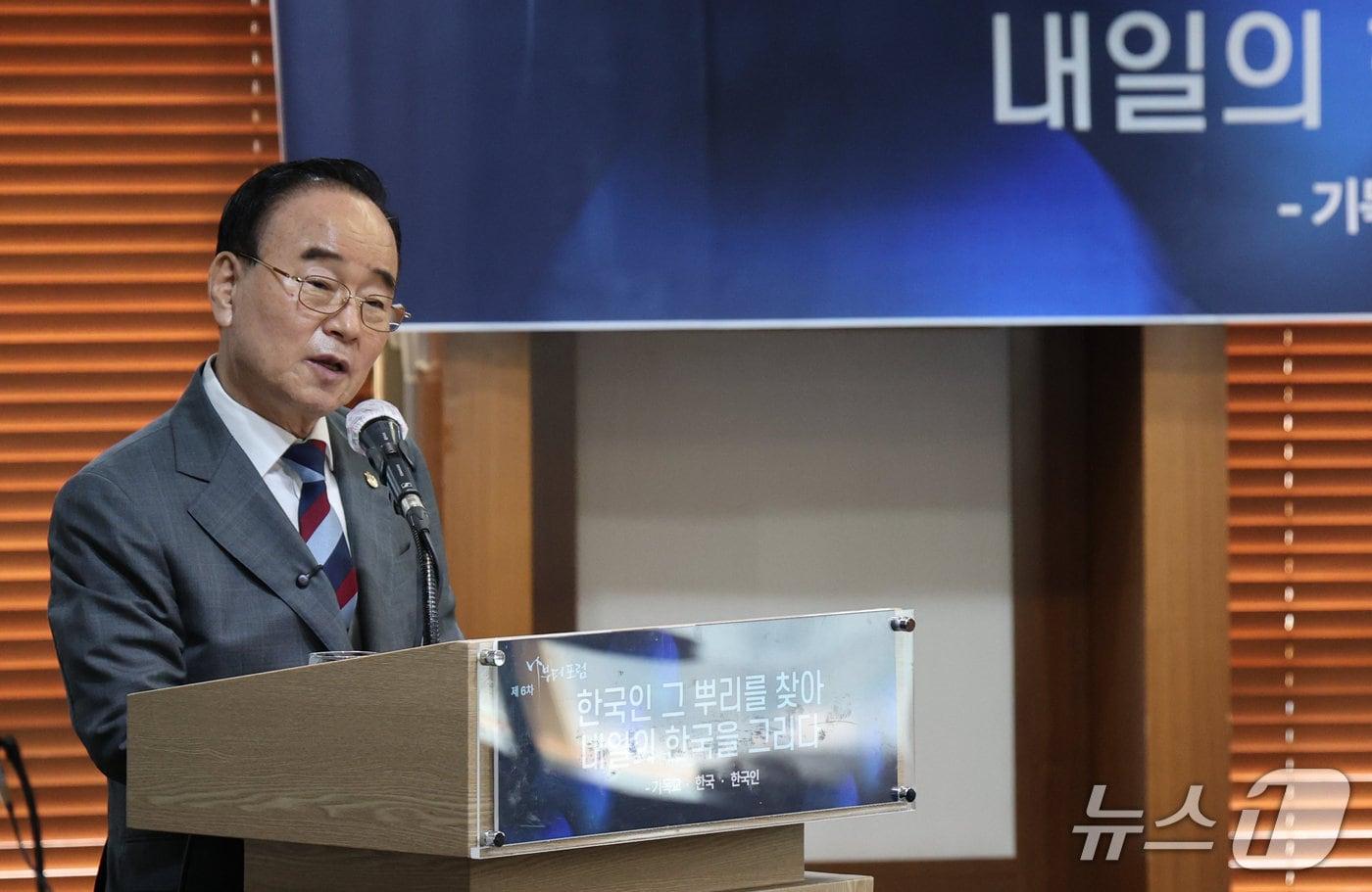 본문 이미지 - 류영모 나부터포럼 대표는 12일 서울 중구 한국프레스센터에서 열린 제6차 나부터포럼에서 한국교회의 사회적 신뢰가 흔들리는 원인을 교회 내부에서 찾았다. (나부터포럼 제공. 재판매 및 DB 금지) 2026.10.12/뉴스1