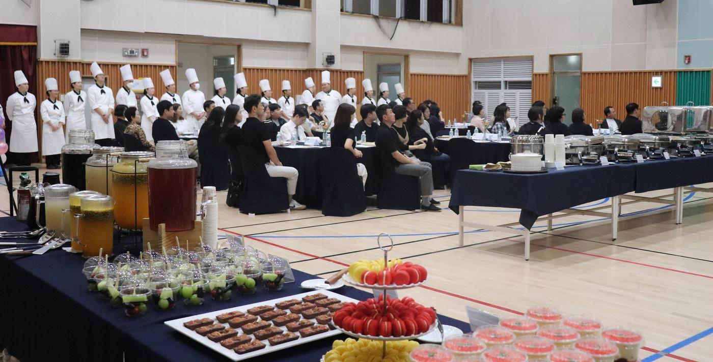본문 이미지 - 장영실고 외식조리과 학생들의 사은행사 자료사진.  (장영실고 제공. 재판매 및 DB 금지) 2026.10.12/뉴스1  