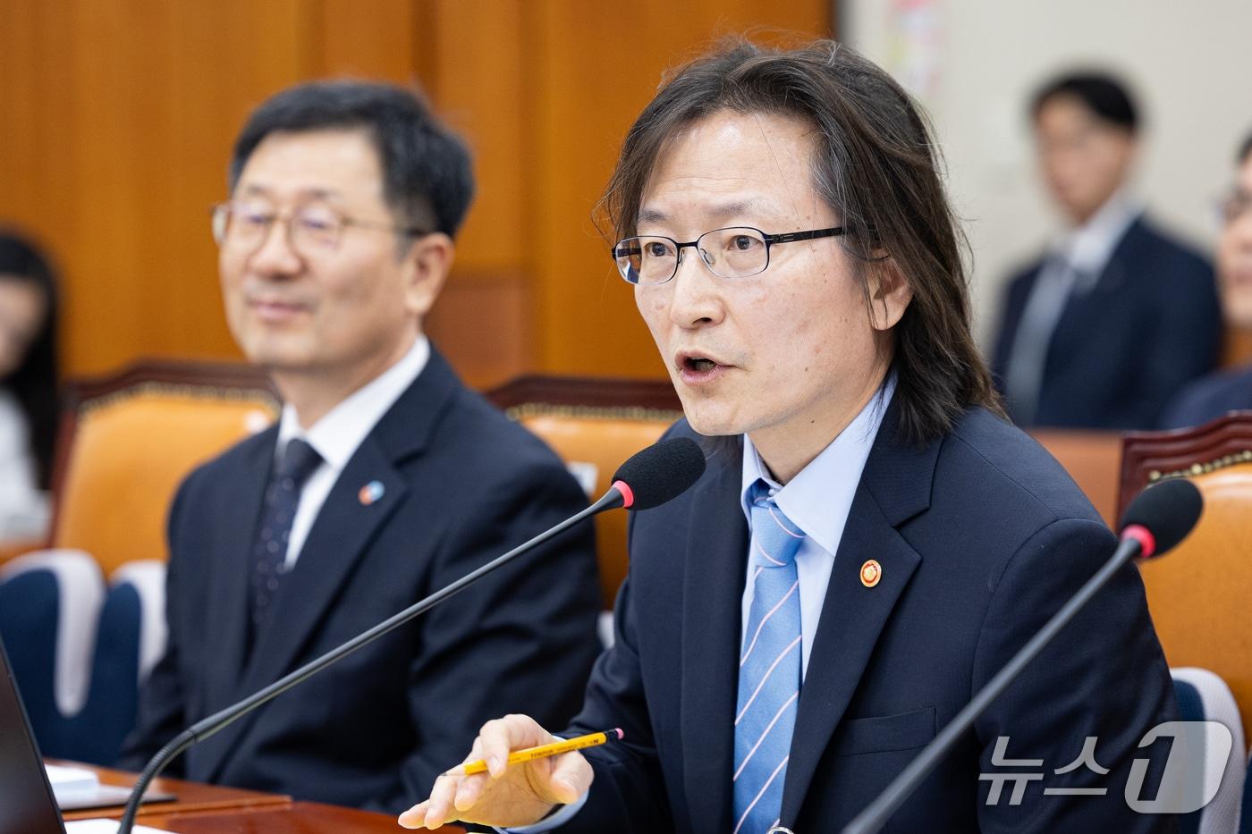 본문 이미지 - 주병기 공정거래위원장이 12일 서울 여의도 국회에서 열린 정무위원회의 공정거래위원회 등에 대한 국정감사에 출석해 의원 질의에 답하고 있다. 2026.10.12 ⓒ 뉴스1 유승관 기자