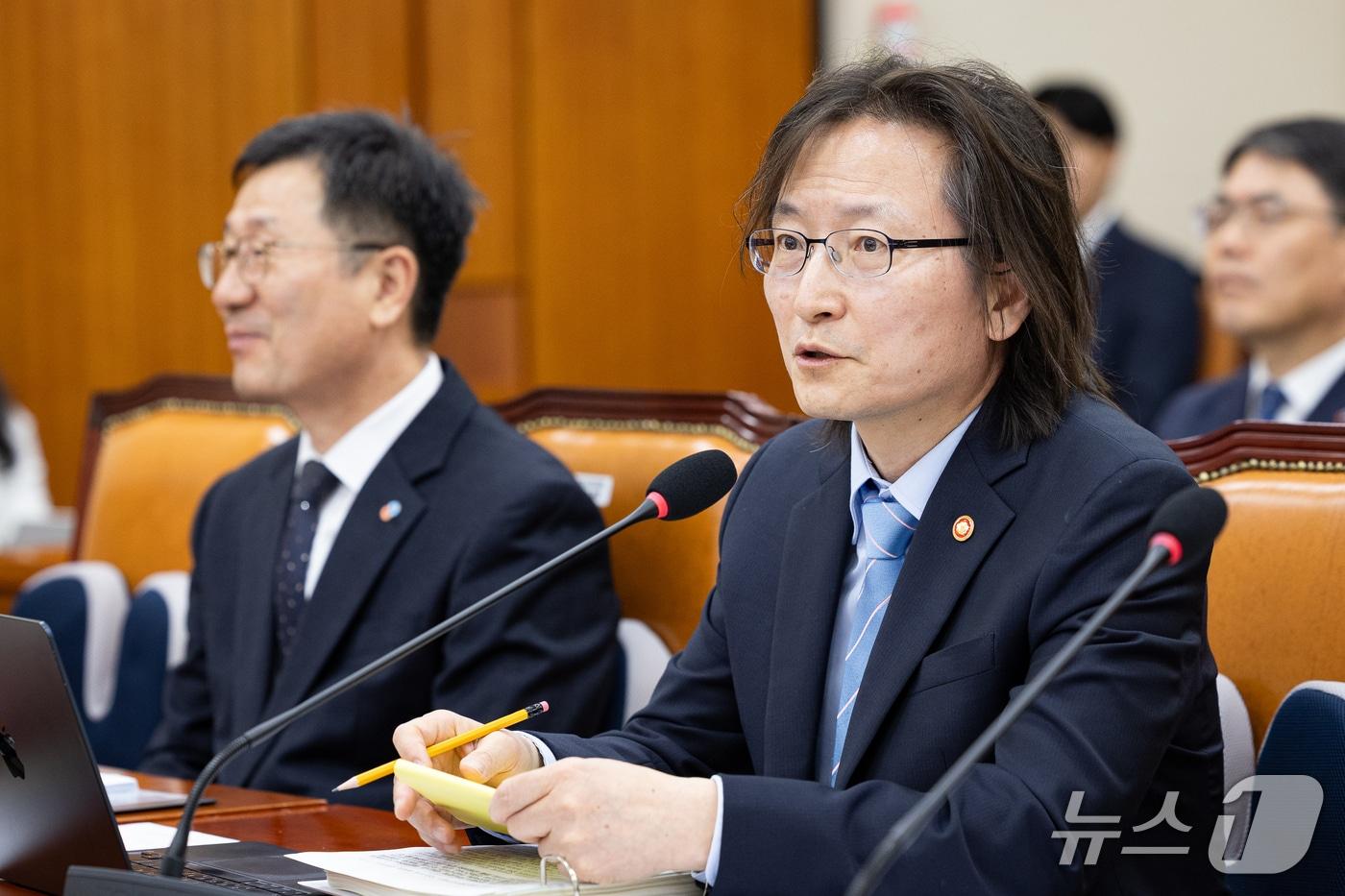 본문 이미지 - 주병기 공정거래위원장이 12일 서울 여의도 국회에서 열린 정무위원회의 공정거래위원회 등에 대한 국정감사에 출석해 의원 질의에 답하고 있다. 2026.10.12 ⓒ 뉴스1 유승관 기자