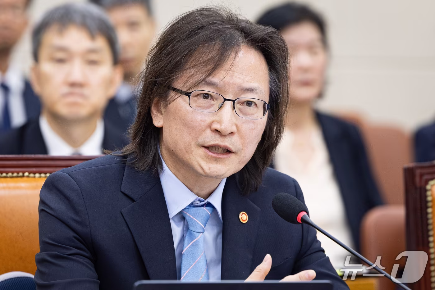 본문 이미지 - 주병기 공정거래위원장이 12일 서울 여의도 국회에서 열린 정무위원회의 공정거래위원회 등에 대한 국정감사에 출석해 의원 질의에 답하고 있다. ⓒ 뉴스1 유승관 기자