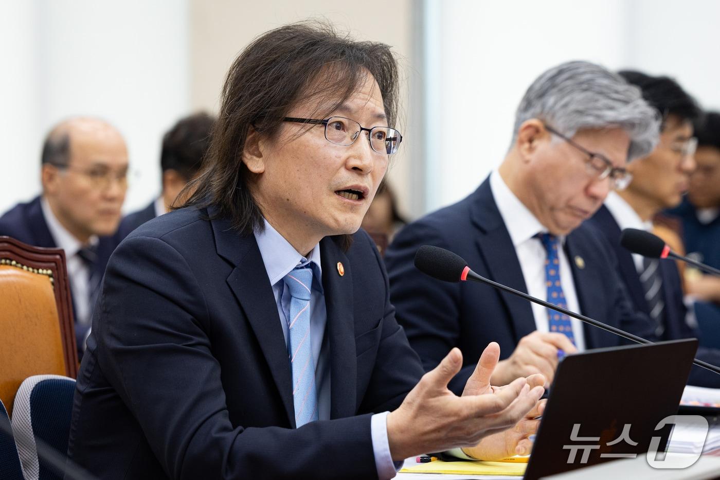 본문 이미지 - 주병기 공정거래위원장이 12일 서울 여의도 국회에서 열린 정무위원회의 공정거래위원회 등에 대한 국정감사에 출석해 의원 질의에 답하고 있다. 2026.10.12 ⓒ 뉴스1 유승관 기자