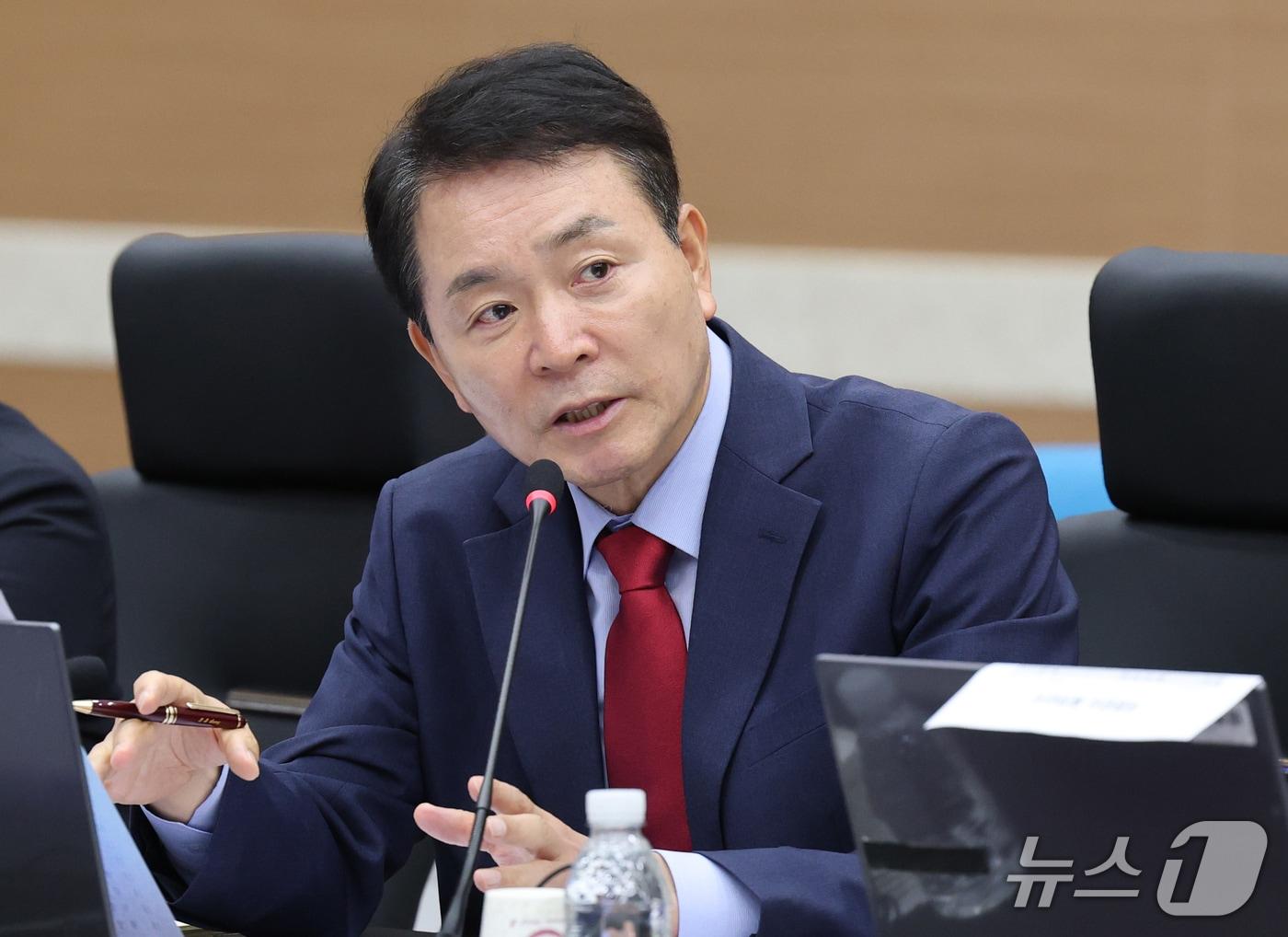 본문 이미지 - 성일종 국민의힘 의원이 12일 정부대전청사 병무청에서 열린 국회 국방위원회 국정감사에서 질의하고 있다. 2026.10.12 ⓒ 뉴스1 김기태 기자