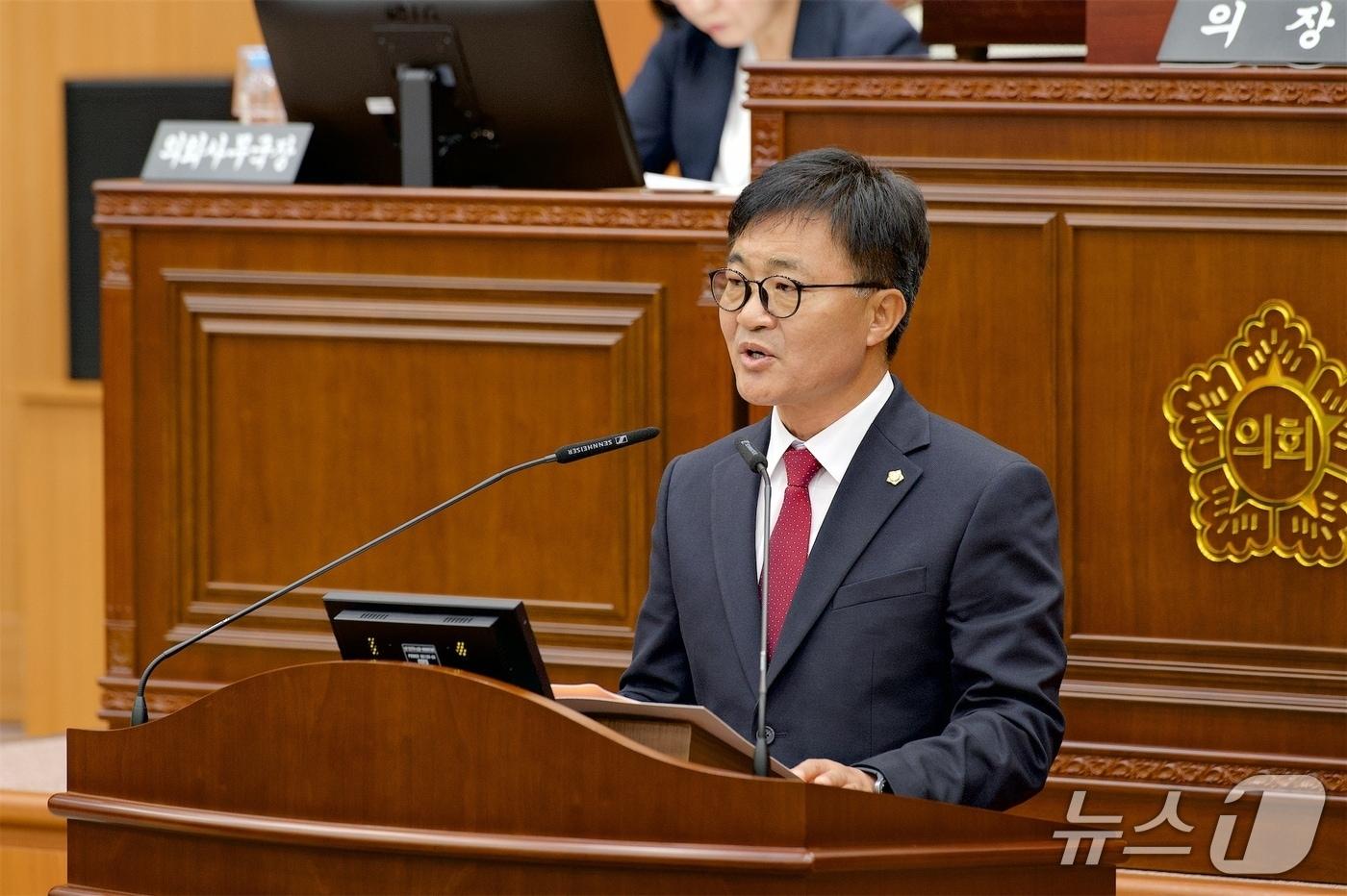 본문 이미지 - 12일 열린 제333회 강릉시의회 임시회 제1차 본회의에서 최인규 시의원이 10분 자유발언을 하고 있다.(강릉시의회 제공. 재판매 및 DB 금지) 2026.10.12/뉴스1