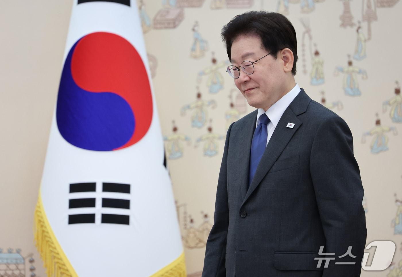 본문 이미지 - 이재명 대통령이 12일 청와대에서 열린 주한대사 신임장 제정식에 참석해 있다. 2026.10.12 ⓒ 뉴스1 이재명 기자