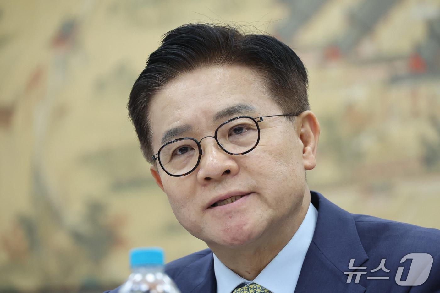 본문 이미지 - 이기정 한국대학교육협의회장이 지난 12일 서울 여의도 국회 교육위원회에서 열린 한국대학교육협의회 등에 대한 국정감사에서 의원 질의에 답변하고 있다. 2026.10.12 ⓒ 뉴스1 신웅수 기자