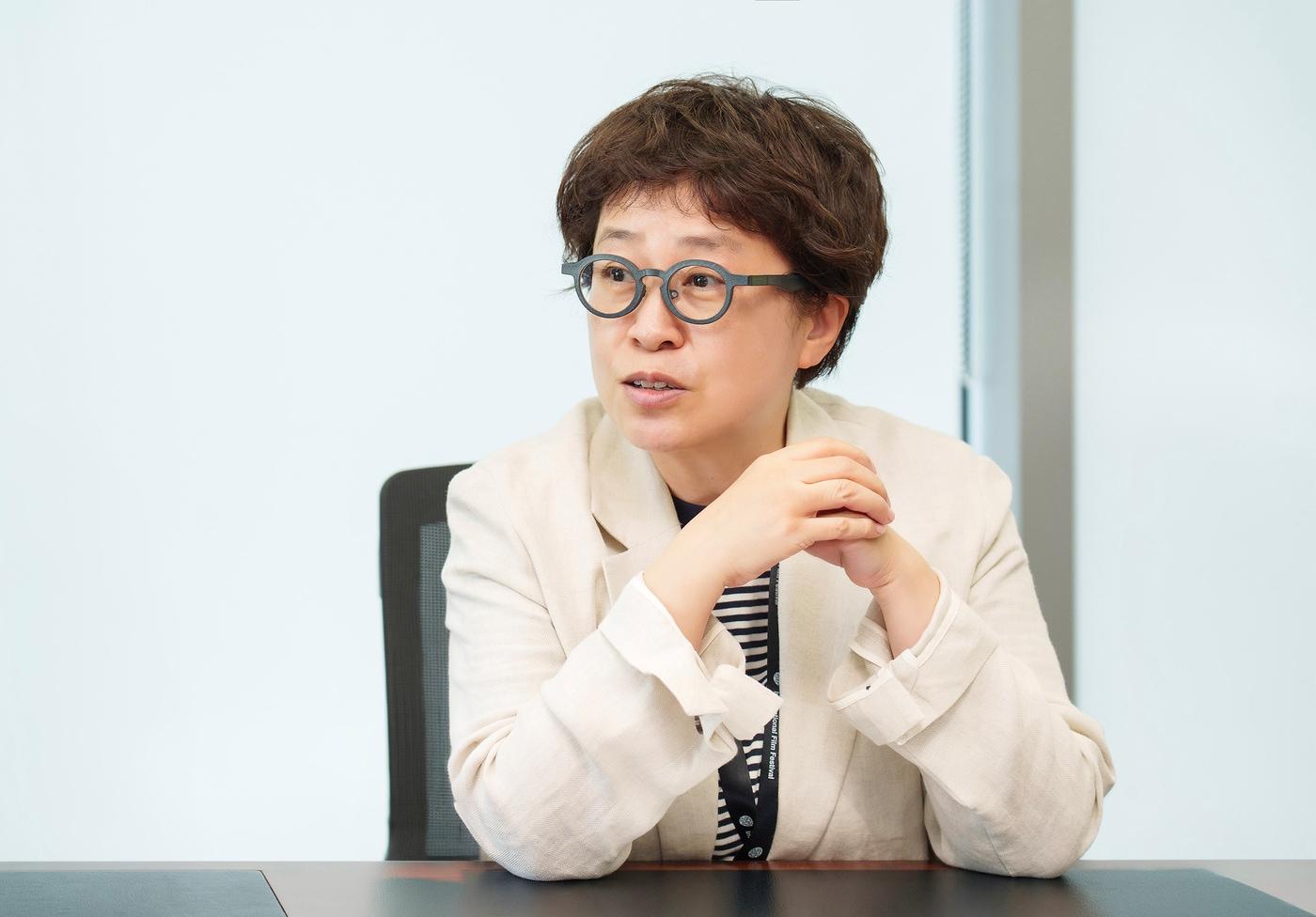본문 이미지 - 김정아 이노션 대표가 부산 해운대구 벡스코에서 열린 기자간담회에서 질문에 답하고 있다. 2026.10.12 (이노션 제공)