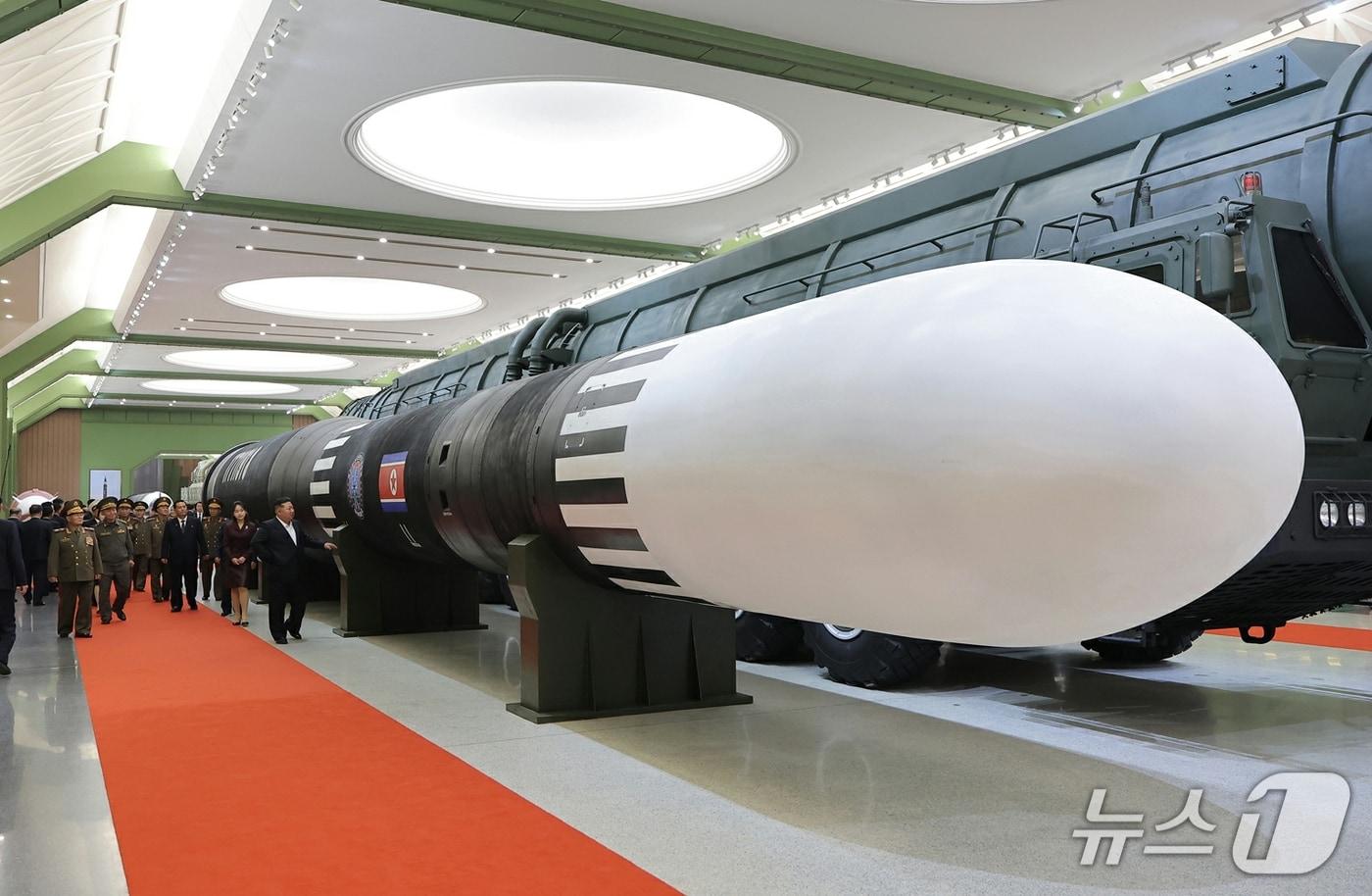 본문 이미지 - (평양 노동신문=뉴스1) = 북한의 대륙간탄도미사일(ICBM). [국내에서만 사용가능. 재배포 금지. DB 금지. For Use Only in the Republic of Korea. Redistribution Prohibited] rodongphoto@news1.kr