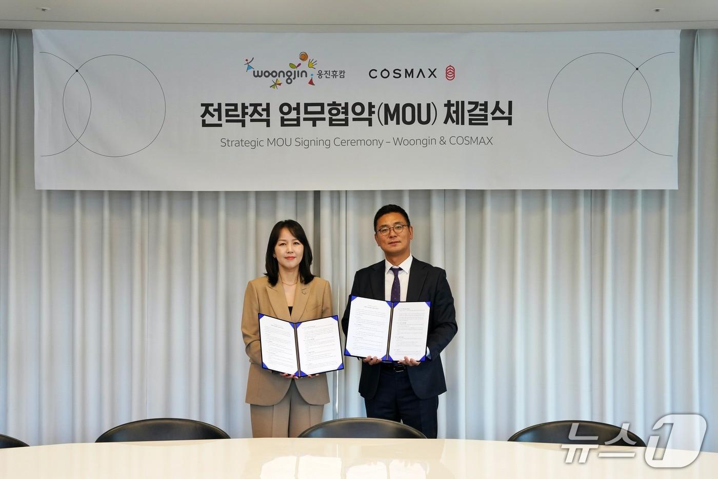 본문 이미지 - 웅진휴캄이 코스맥스와 전략적 업무협약(MOU)를 맺었다고 13일 밝혔다.(웅진휴캄 제공)