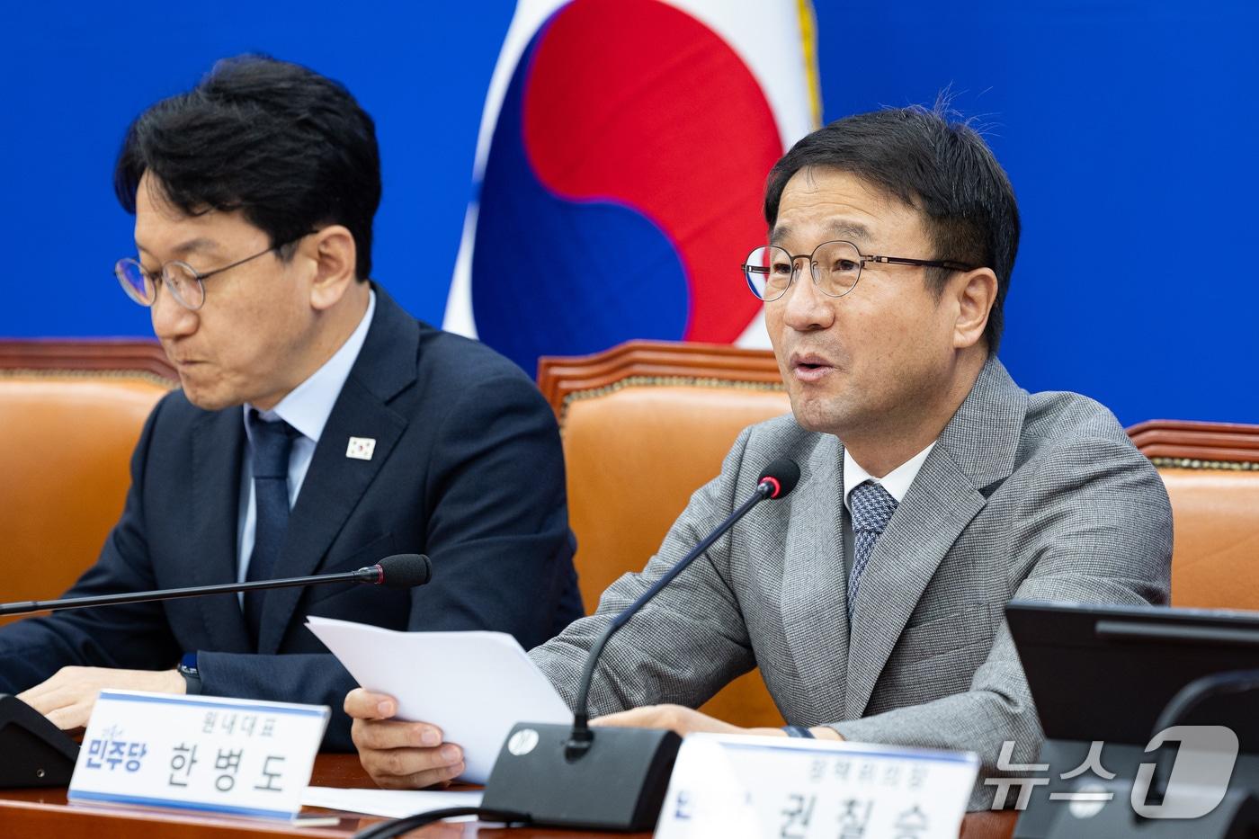 본문 이미지 - 한병도 더불어민주당 원내대표가 지난 13일 서울 여의도 국회에서 열린 국정감사 대책회의에서 발언하고 있다. 2026.10.13 ⓒ 뉴스1 유승관 기자