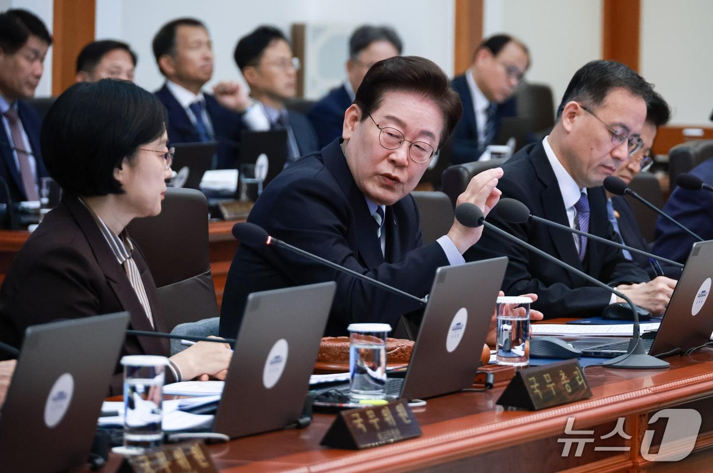 본문 이미지 - 이재명 대통령이 13일 청와대에서 열린 국무회의에서 발언을 하고 있다, (청와대통신사진기자단) 2026.10.13 ⓒ 뉴스1 이재명 기자