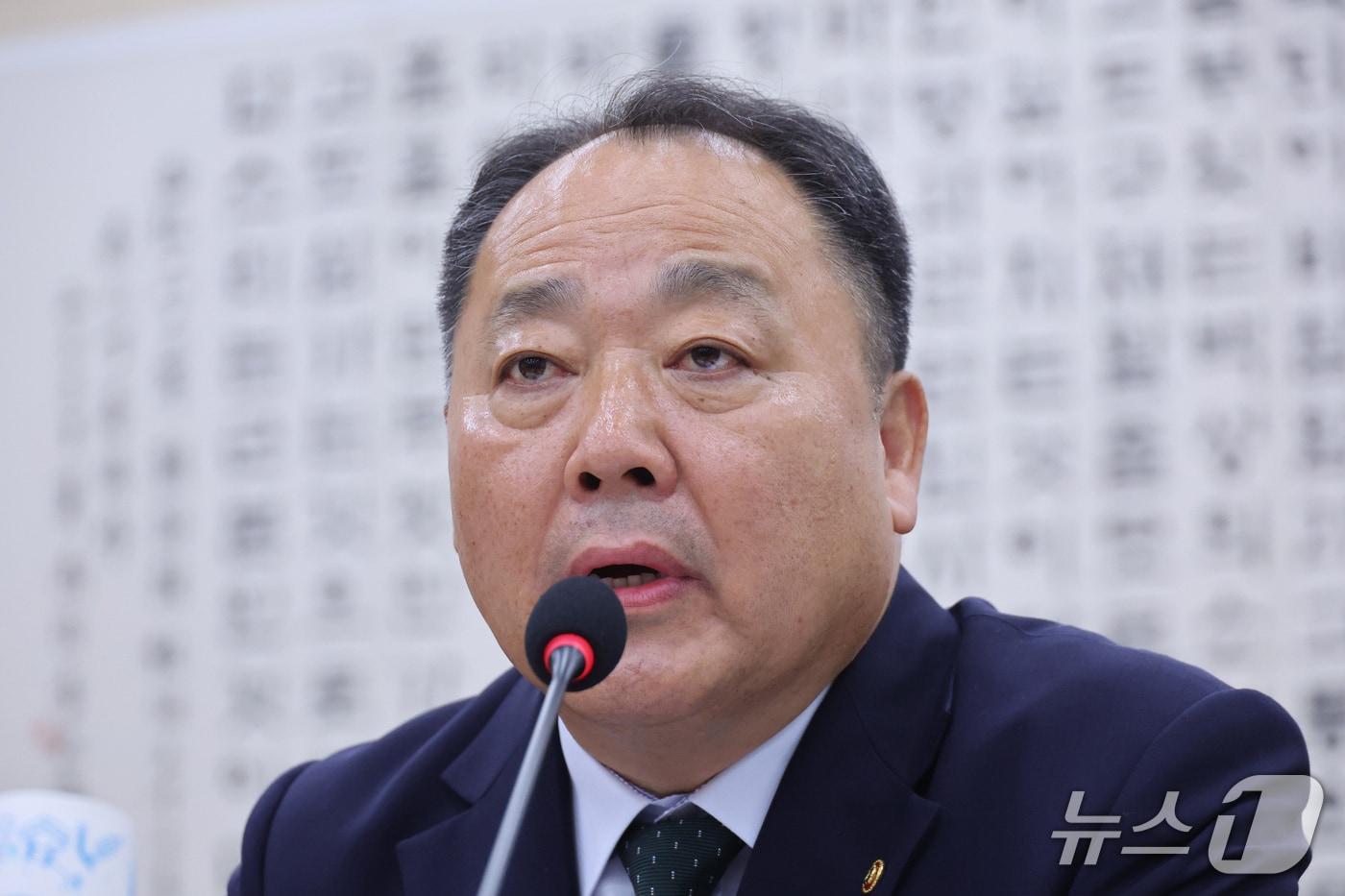 본문 이미지 - 손인혁 헌법재판소 사무처장이 13일 서울 여의도 국회에서 열린 법제사법위원회의 헌법재판소 등에 대한 국정감사에서 의원 질의에 답변하고 있다. 2026.10.13 ⓒ 뉴스1 신웅수 기자