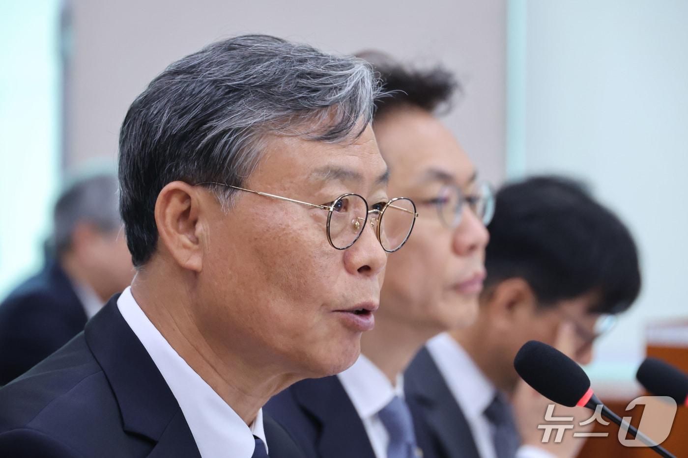 본문 이미지 - 김태승 한국철도공사 사장이 13일 서울 여의도 국회에서 열린 국토교통위원회의 한국철도공사 등에 대한 국정감사에서 의원 질의에 답변하고 있다. 2026.10.13 ⓒ 뉴스1 신웅수 기자