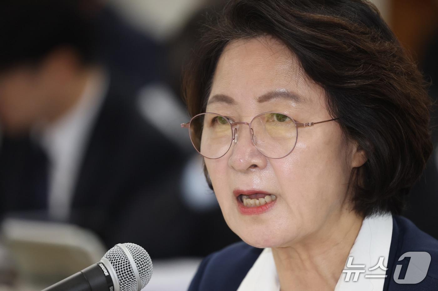 본문 이미지 - 추미애 경기도지사가 13일 경기 수원시 영통구 경기도청에서 열린 국회 행정안전위원회의 경기도에 대한 국정감사에서 의원 질의에 답하고 있다. 2026.10.13 ⓒ 뉴스1 김영운 기자