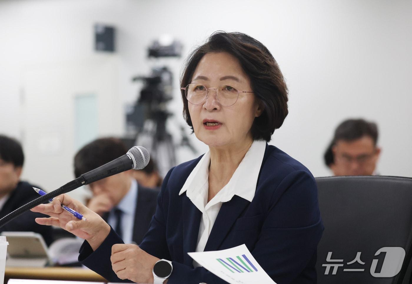 본문 이미지 - 추미애 경기도지사가 13일 경기 수원시 영통구 경기도청에서 열린 국회 행정안전위원회의 경기도에 대한 국정감사에서 의원 질의에 답하고 있다. 2026.10.13 ⓒ 뉴스1 김영운 기자