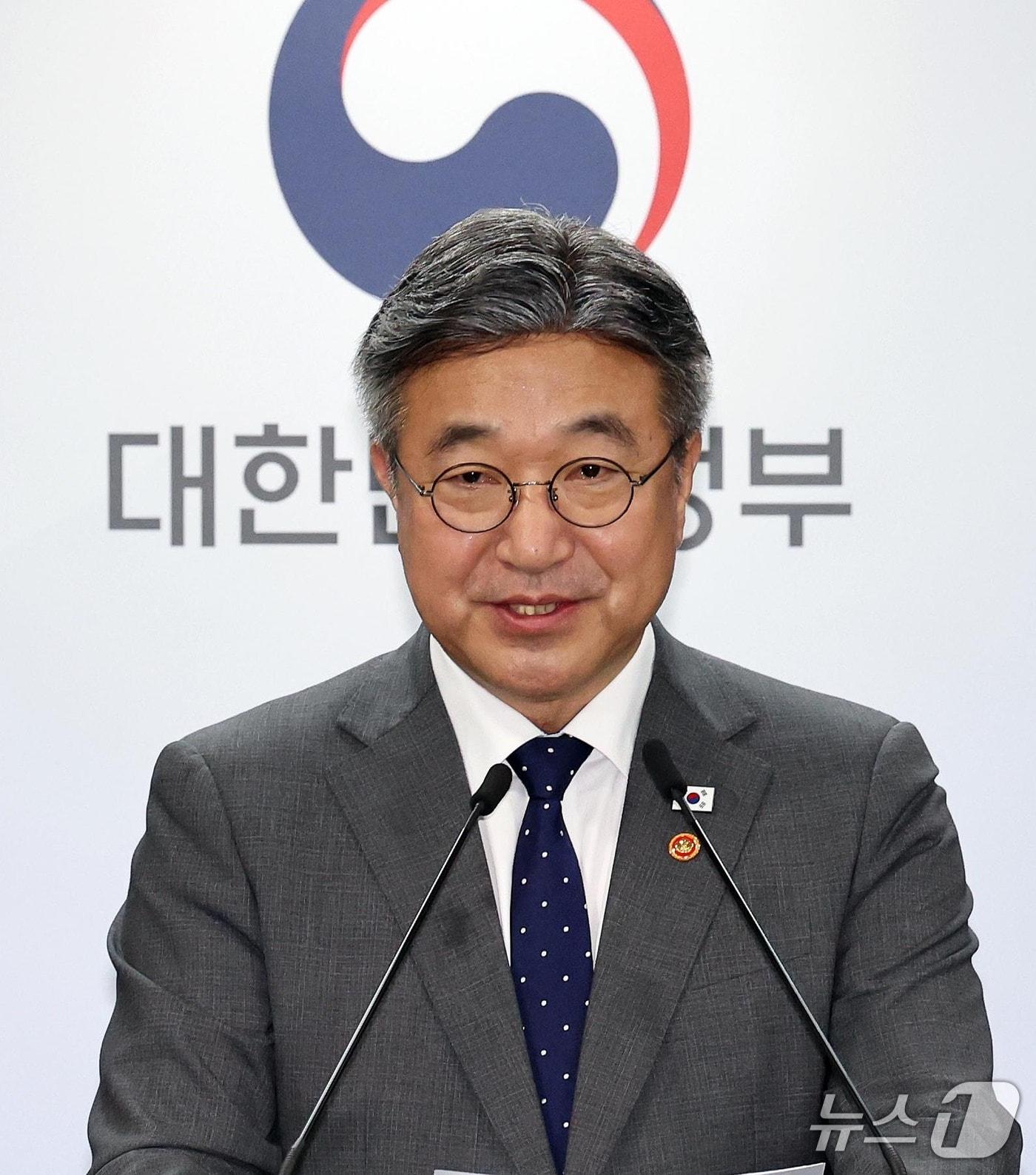 본문 이미지 - 윤호중 행정안전부장관이 13일 서울 종로구 정부서울청사에서 '2차 중앙행정기관 이전 계획' 브리핑을 하고 있다ⓒ 뉴스1 이종덕 기자