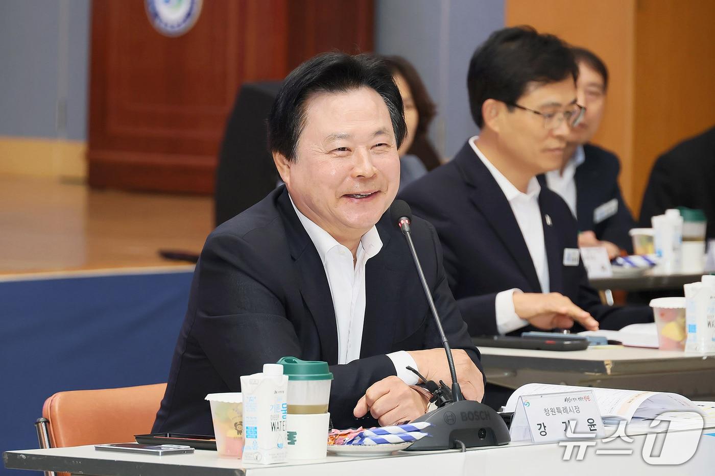 본문 이미지 - 강기윤 경남 창원시장이 13일 시청 시민홀에서 열린 시정 출범 100일 기자간담회에서 발언하고 있다.(창원시 제공. 재판매 및 DB 금지)