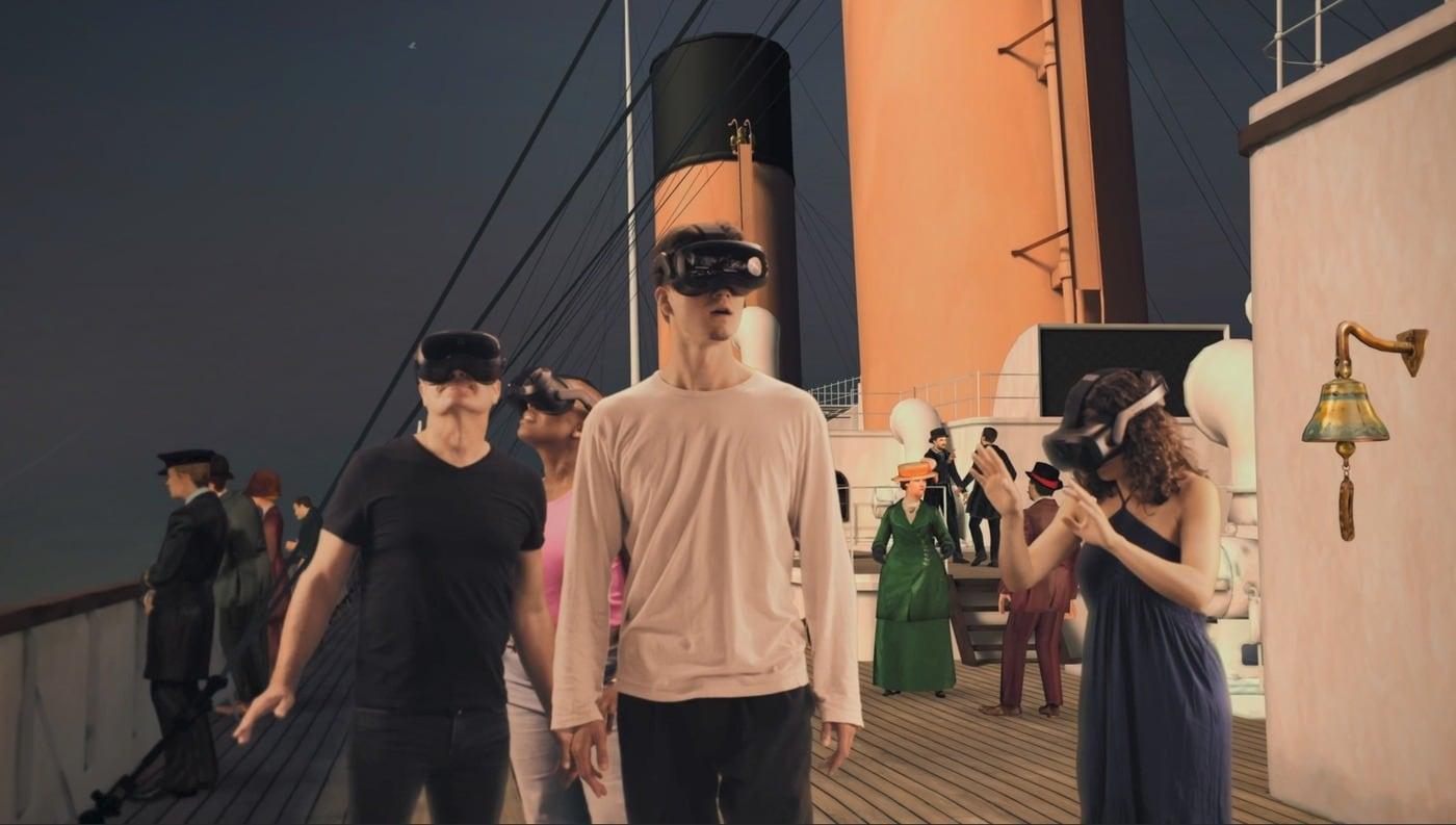 본문 이미지 - VR 공간 속 타이타닉호 갑판에 선 관람객 연출 이미지(에클립소 제공)