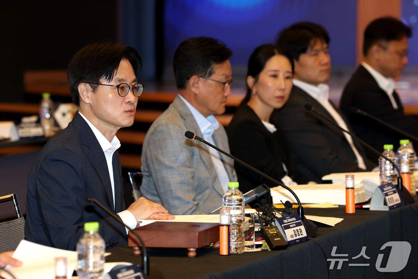 본문 이미지 - 김정관 산업통상부 장관이 13일 오후 서울 중구 대한상공회의소에서 열린 2026년 제6차 산업융합 규제특례심의위원회에서 발언하고 있다. 2026.10.13 ⓒ 뉴스1 이광호 기자
