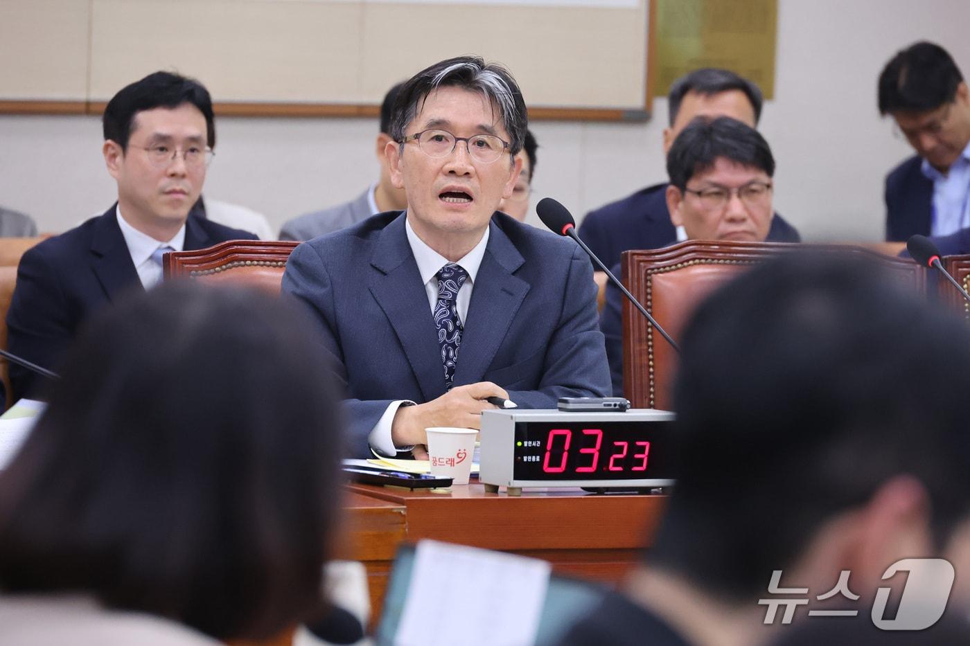 본문 이미지 - 오동운 고위공직자범죄수사처장이 13일 서울 여의도 국회에서 열린 법제사법위원회의 헌법재판소 등에 대한 국정감사에서 의원 질의에 답변하고 있다. 2026.10.13 ⓒ 뉴스1 신웅수 기자