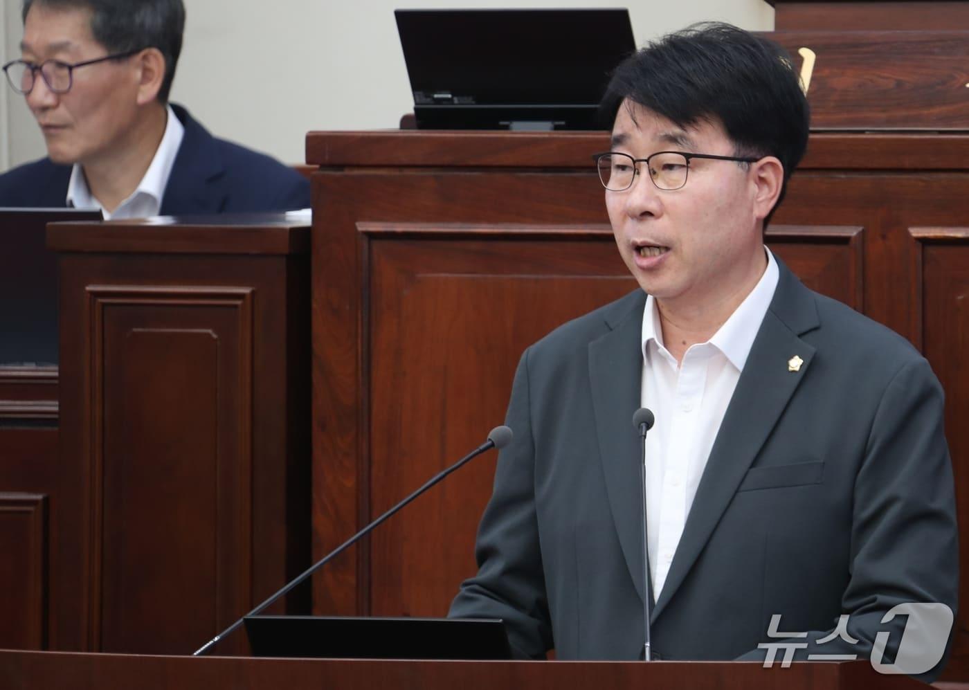 본문 이미지 - 신용하 구미시의원이 13일 임시회에서 5분 자유발언을 하고 있다.(구미시의회 제공. 재판매 및 DB 금지)/뉴스1