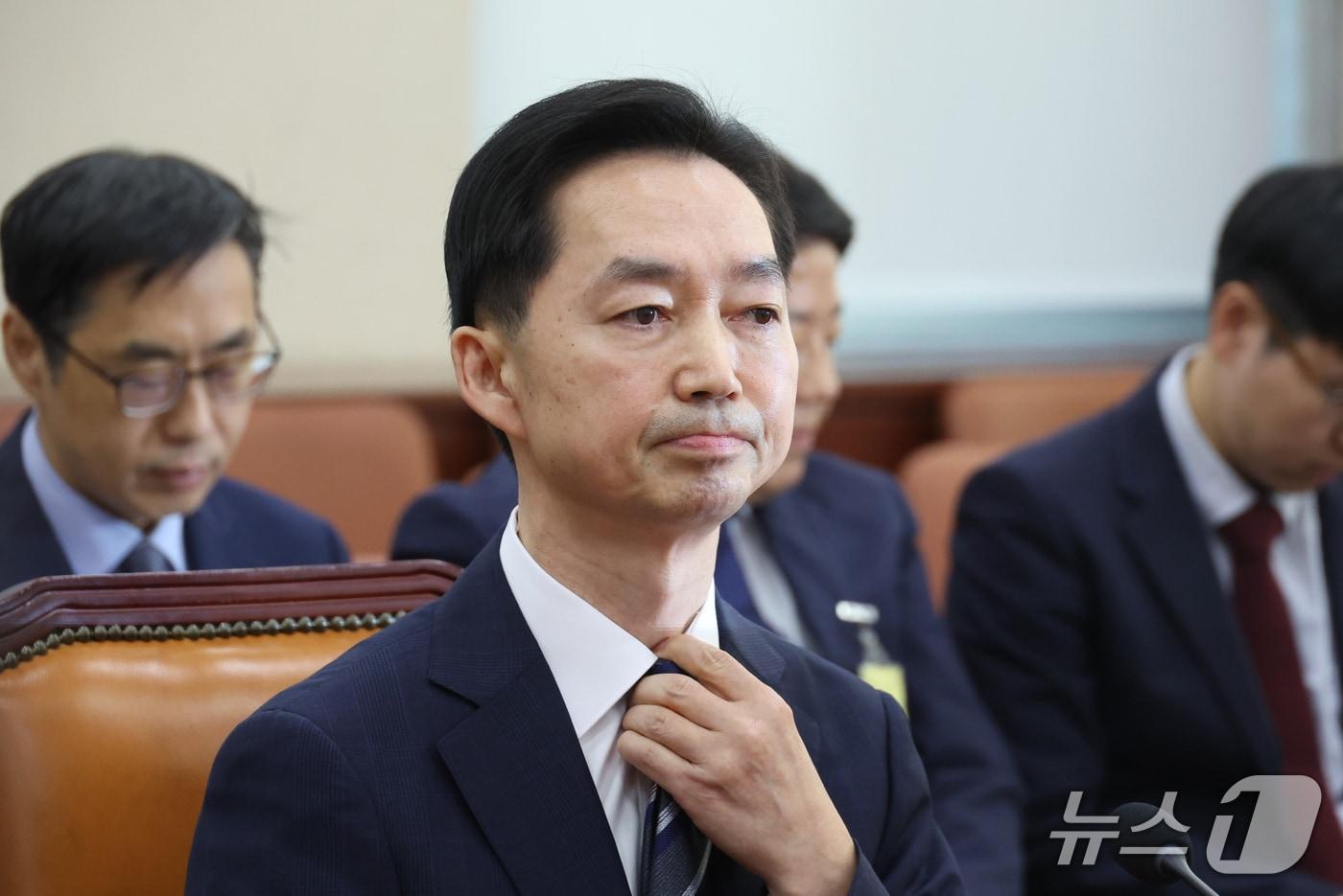 본문 이미지 - 김지용 중대범죄수사청장 후보자가 14일 서울 여의도 국회에서 열린 행정안전위원회 인사청문회에 출석해 있다. 2026.10.14 ⓒ 뉴스1 신웅수 기자