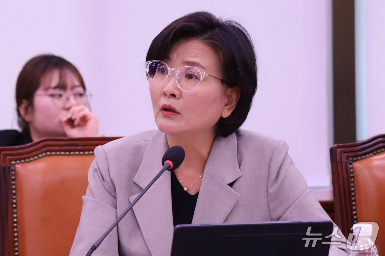본문 이미지 - 임미애 더불어민주당 의원은 14일 청년농 공공임대농지와 농지연금 대기 수요를 해소하기 위한 예산 확충을 촉구했다.. (임미애 의원 제공. 재판매 및 DB 금지)/뉴스1