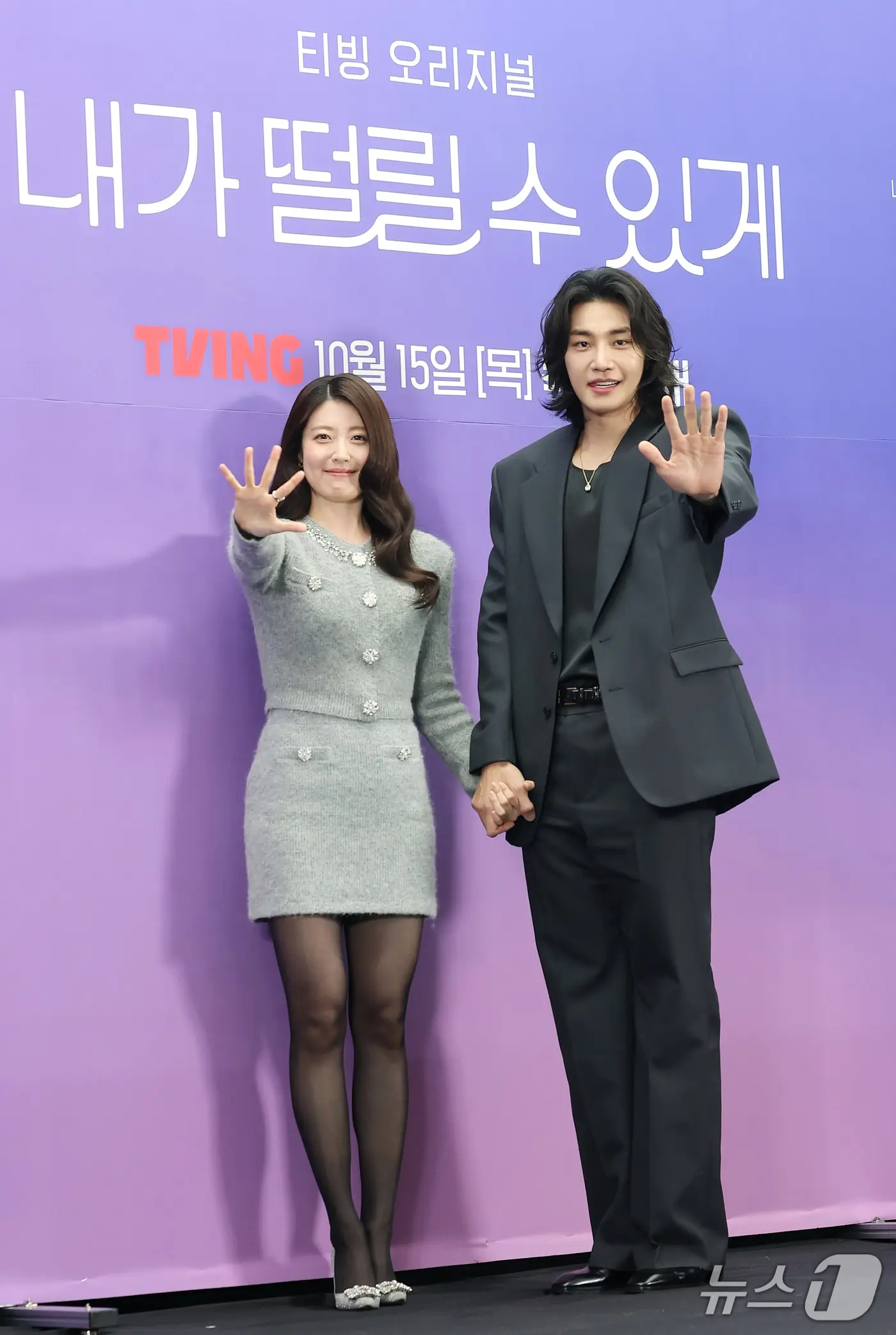 본문 이미지 - 배우 남지현이 14일 서울 마포구 스탠포드호텔에서 열린 티빙 오리지널 드라마 '내가 떨릴 수 있게' 제작발표회에 참석해 포즈를 취하고 있다. '내가 떨릴 수 있게'는 사랑 없이는 관계를 맺지 않는 여자(남지현 분)와 사랑 없이도 관계를 이어갈 수 있는 남자(김재영 분)가 대행사와 광고주 관계로 얽히며 벌어지는 이야기를 그렸다. 2026.10.14 ⓒ 뉴스1 권현진 기자
