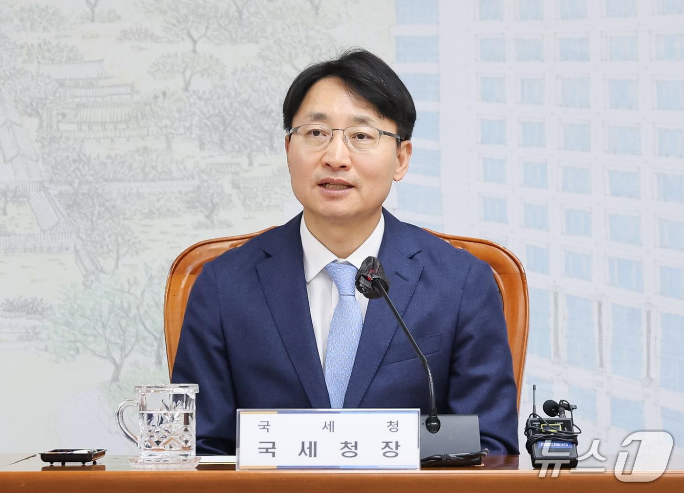 본문 이미지 - 이재명 대통령은 14일 강훈식 대통령비서실장 후임으로 임광현 국세청장을 임명했다. 강 비서실장이 지난달 21일 전격 사의를 표명한 지 23일 만이다. 사진은 임광현 국세청장이 지난 3월 13일 오전 서울지방국세청에서 열린 전국 지방청장 회의에서 발언하는 모습. (뉴스1 DB. 재판매 및 DB 금지) 2026.10.14 ⓒ 뉴스1