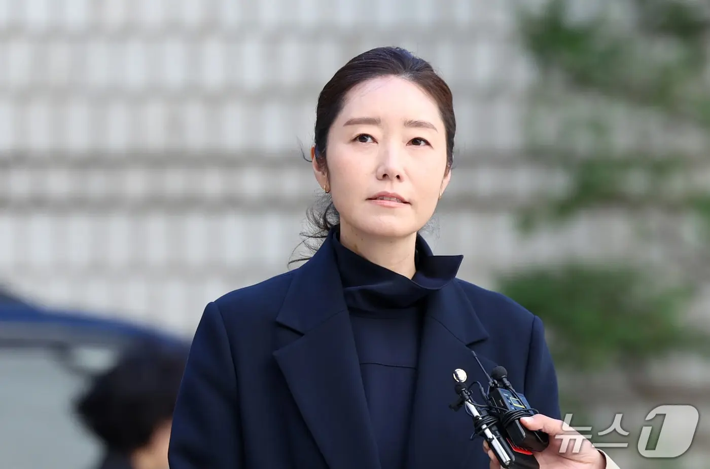 본문 이미지 - 공천 헌금 1억원을 수수한 혐의로 기소된 강선우 무소속 의원이 14일 서울 서초구 서울중앙지방법원에서 열린 1심 선고 공판에 출석하며 취재진 질문에 답하고 있다. (공동취재) 2026.10.14 ⓒ 뉴스1 박세연 기자
