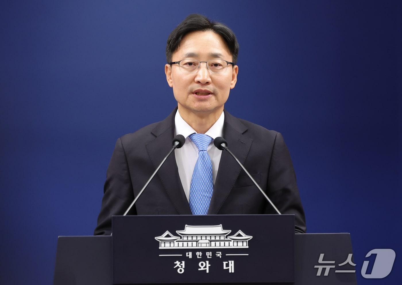 본문 이미지 - 임광현 신임 대통령비서실장이 14일 청와대 춘추관에서 열린 인선 발표에서 인사말을 하고 있다. 이재명 대통령은 이날 강훈식 대통령비서실장 후임으로 임광현 국세청장을 임명했다. 2026.10.14 ⓒ 뉴스1 허경 기자