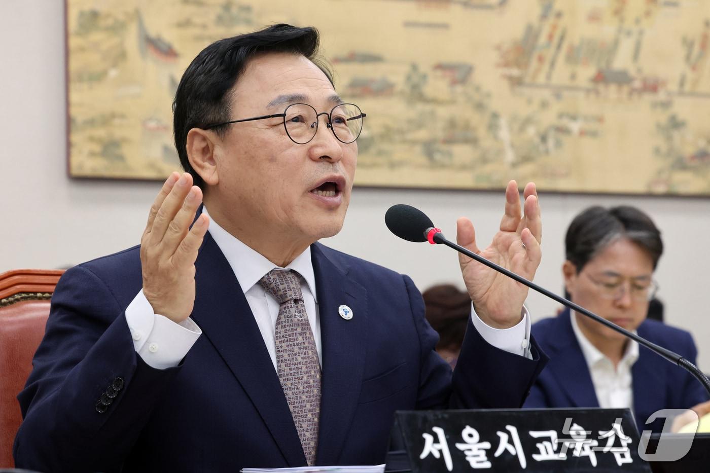 본문 이미지 - 정근식 서울시 교육감이 14일 서울 여의도 교육위원회에서 열린 서울교육청 등에 대한 국정감사에서 의원 질의에 답하고 있다. 2026.10.14 ⓒ 뉴스1 황기선 기자
