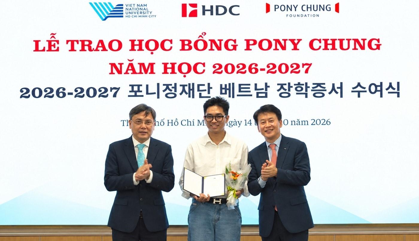 본문 이미지 - 포니정재단이 14일 베트남 호찌민국립대에서 '2026 포니정 베트남 장학생' 장학증서 수여식을 개최했다. (포니정재단 제공)