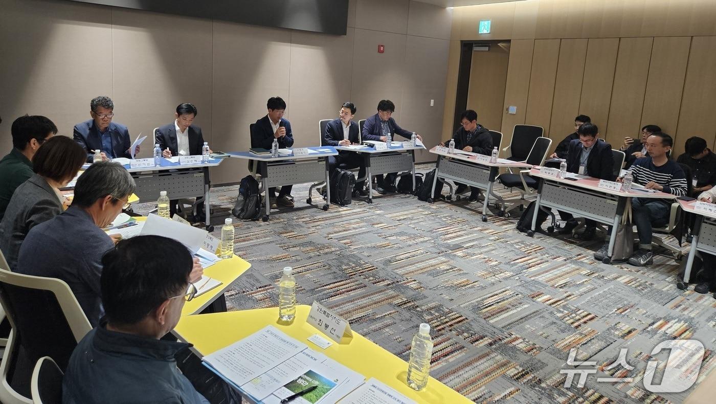 본문 이미지 - 산림청은 국토교통부와 공동으로 14일 정부세종청사에서 생활권 주변 소나무재선충병 피해목의 신속한 제거를 위한 관계기관 협의회를 개최했다. (산림청 제공. 재판매 및 DB금지) /뉴스1