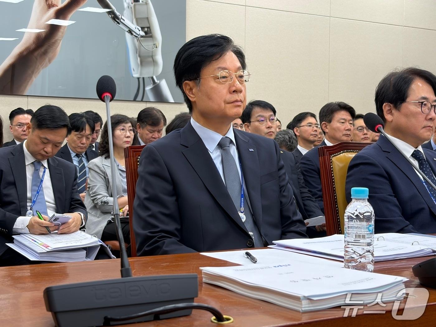 본문 이미지 - 국정감사에 참석한 김형철 한국지능정보사회진흥원(NIA) 원장.ⓒ 뉴스1 / 한수민 기자