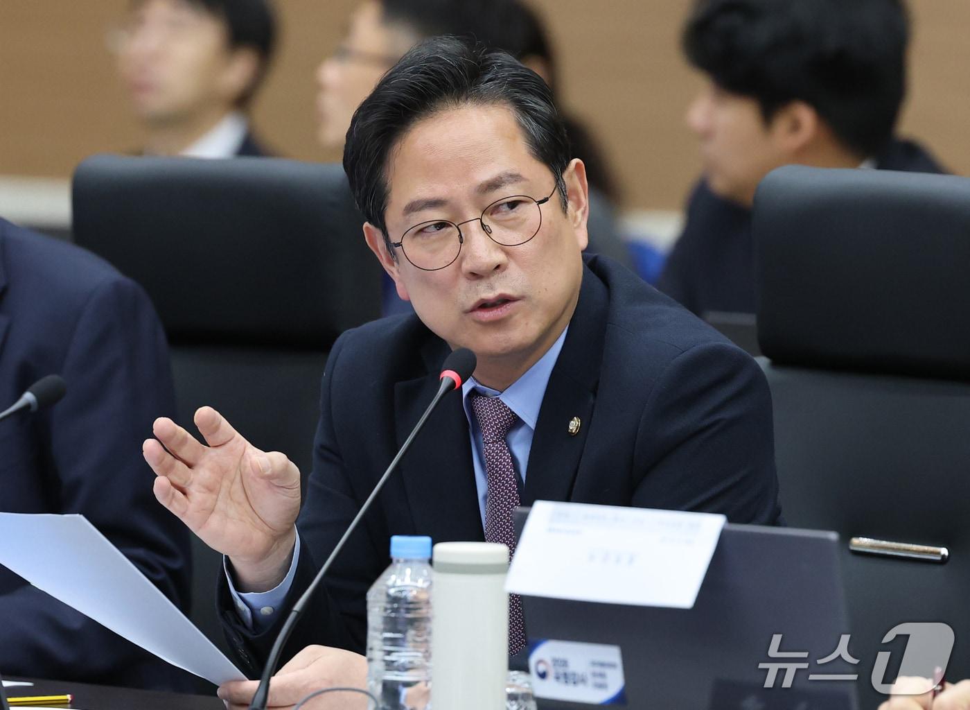 본문 이미지 - 박수영 국민의힘 의원이 15일 오전 정부대전청사에서 국회 재정경제기획위원회의 국가데이터처, 관세청, 조달청에 대한 국정감사에서 질의하고 하고 있다. 2026.10.15 ⓒ 뉴스1 김기태 기자