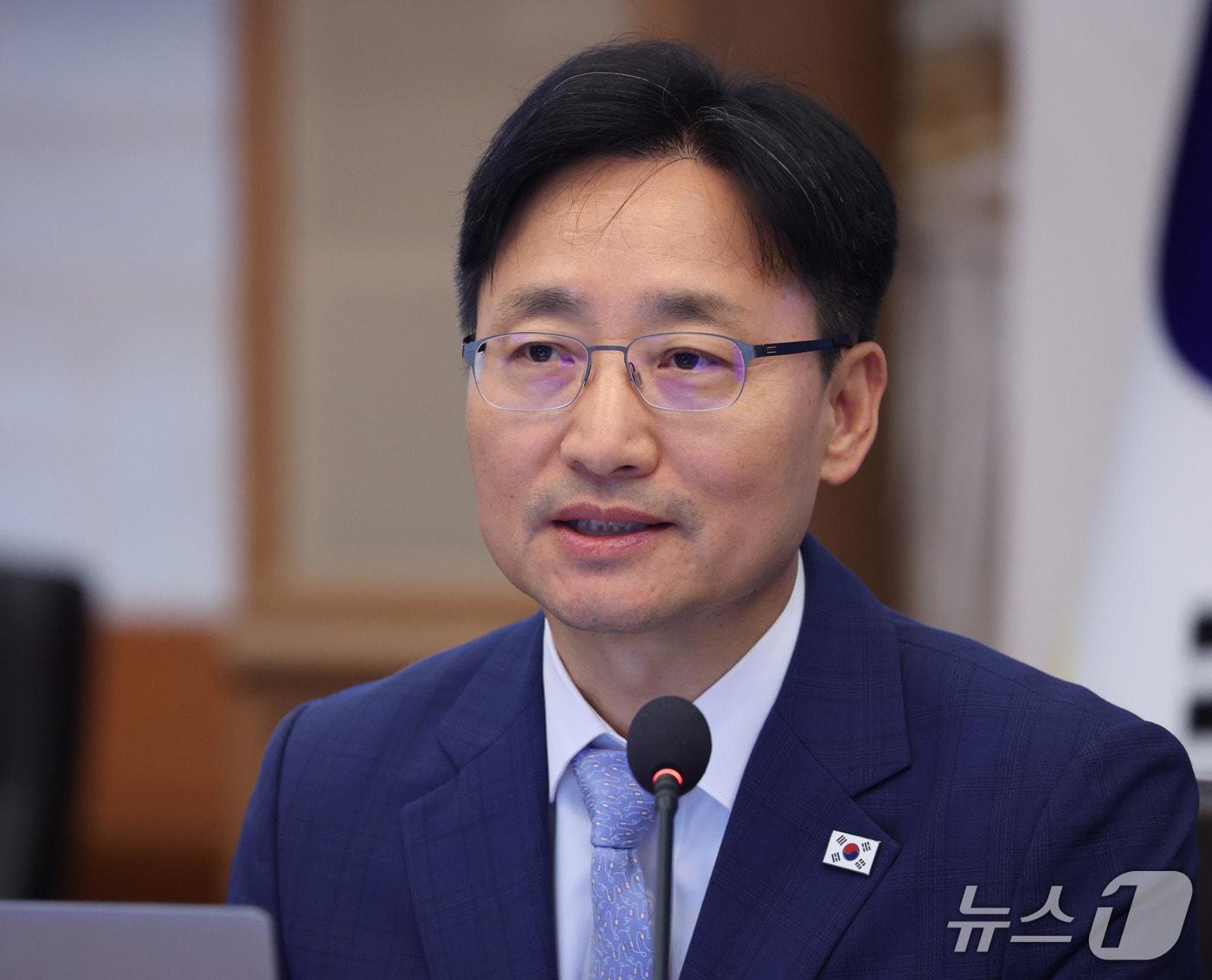 본문 이미지 - 임광현 신임 청와대 비서실장이 15일 청와대에서 열린 이재명 대통령 주재 수석보좌관회의에서 발언하고 있다. 2026.10.15 ⓒ 뉴스1 이재명 기자