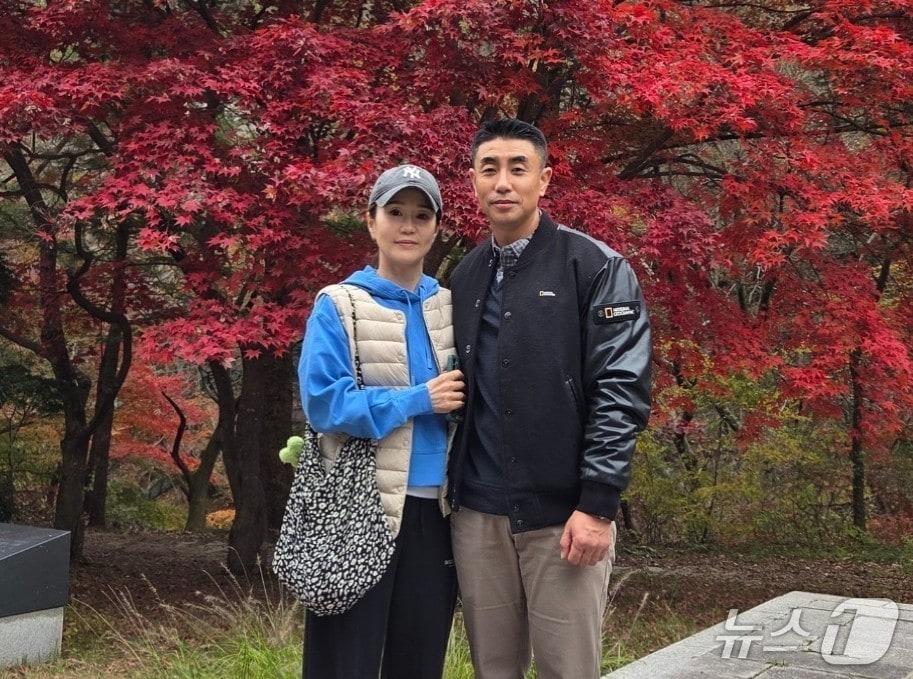 본문 이미지 - 육군 제53보병사단 부산여단 소속 김동연 중령과 아내 조혜연 씨. (육군 53사단 제공. 재판매 및 DB금지)