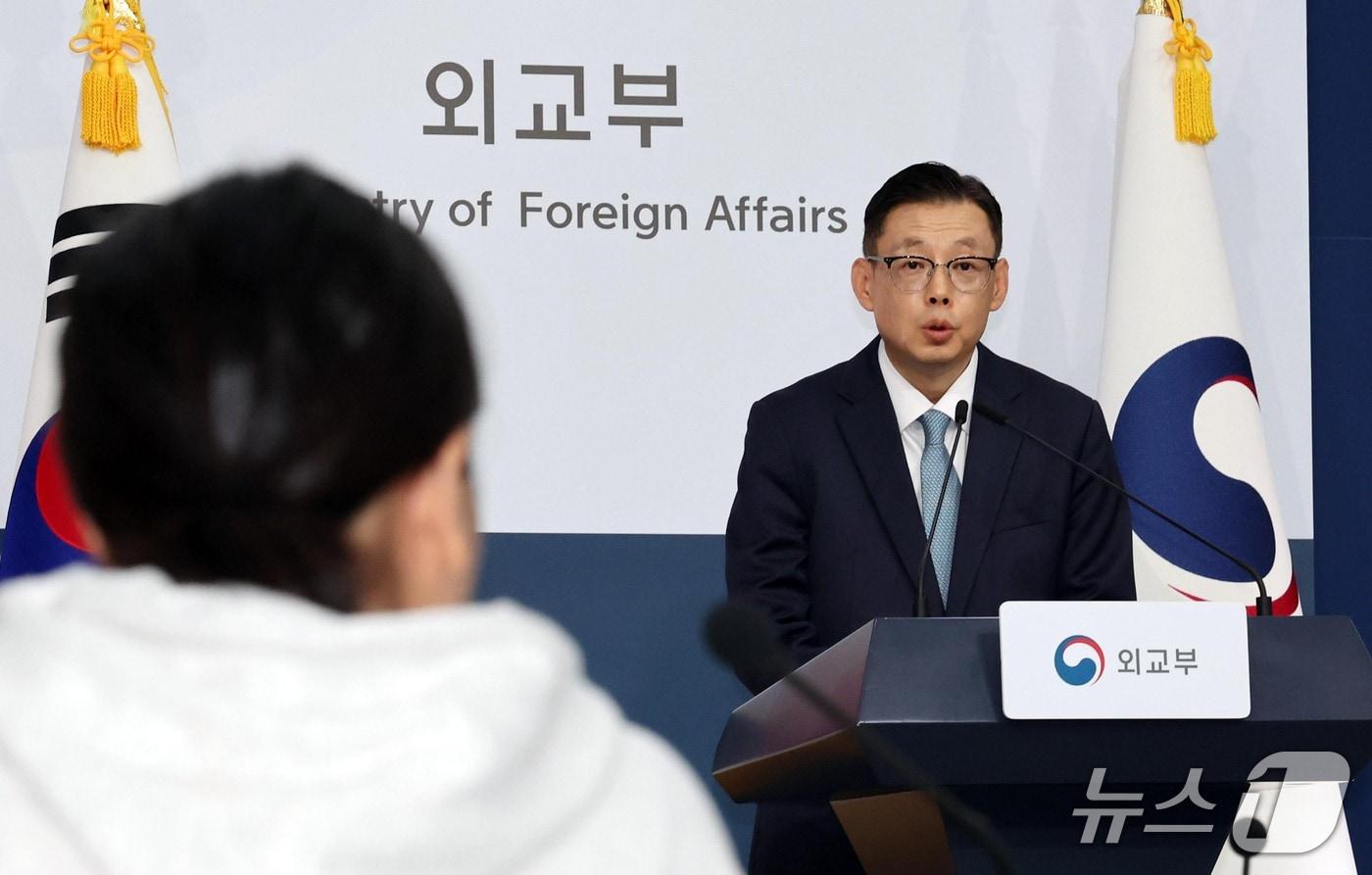 본문 이미지 - 박두순 외교부 대변인이 지난 15일 서울 종로구 정부서울청사에서 현안 브리핑을 하고 있다. 2026.10.15 ⓒ 뉴스1 이종덕 기자