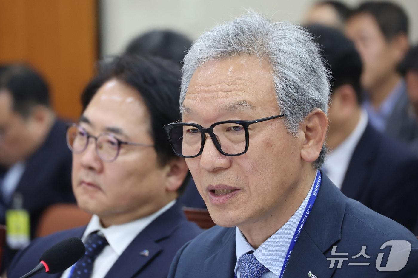 본문 이미지 - 이상중 한국인터넷진흥원장이 15일 서울 여의도 국회 과학기술정보방송통신위원회에서 열린 정보통신산업진흥원 등에 대한 국정감사에서 의원 질의에 답하고 있다. 2026.10.15 ⓒ 뉴스1 신웅수 기자